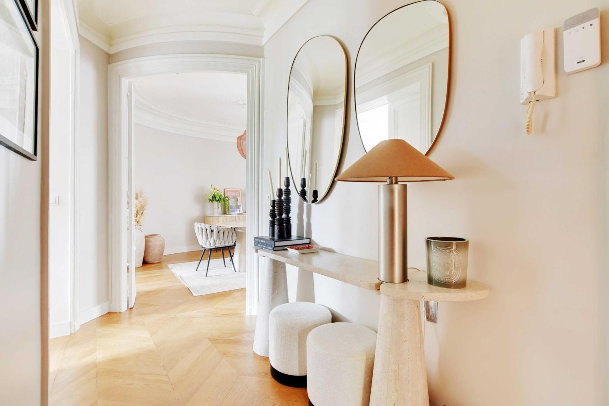 Elegant 2bdr Arc De Triomphe Champs-elysees